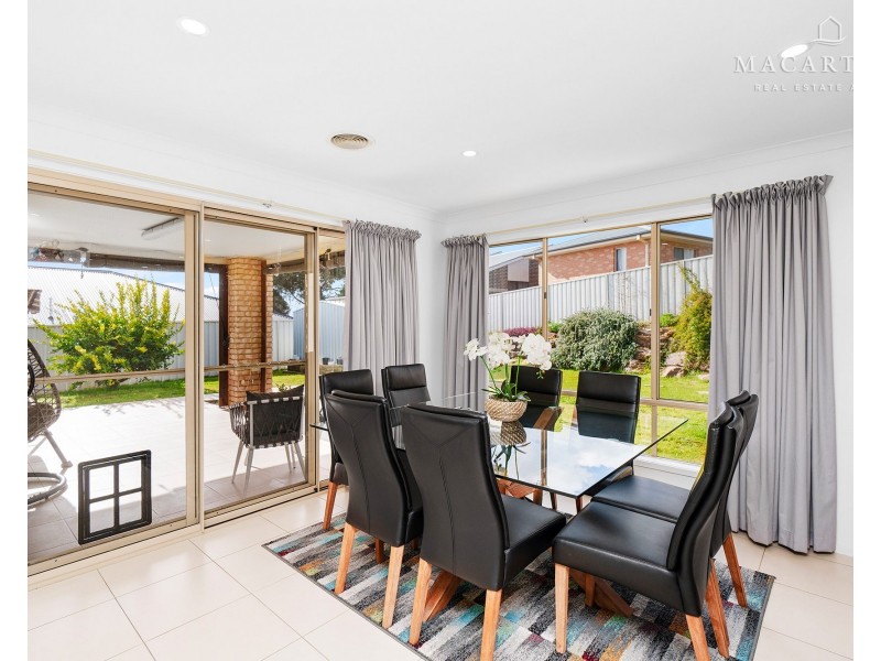 9 Brownlow Drive, Bourkelands NSW 2650