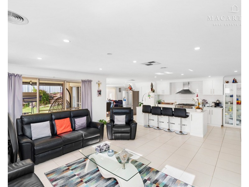9 Brownlow Drive, Bourkelands NSW 2650