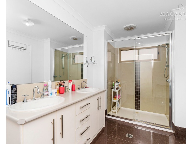 9 Brownlow Drive, Bourkelands NSW 2650