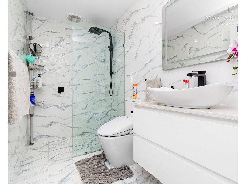 9 Brownlow Drive, Bourkelands NSW 2650
