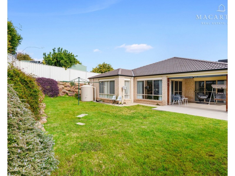 9 Brownlow Drive, Bourkelands NSW 2650
