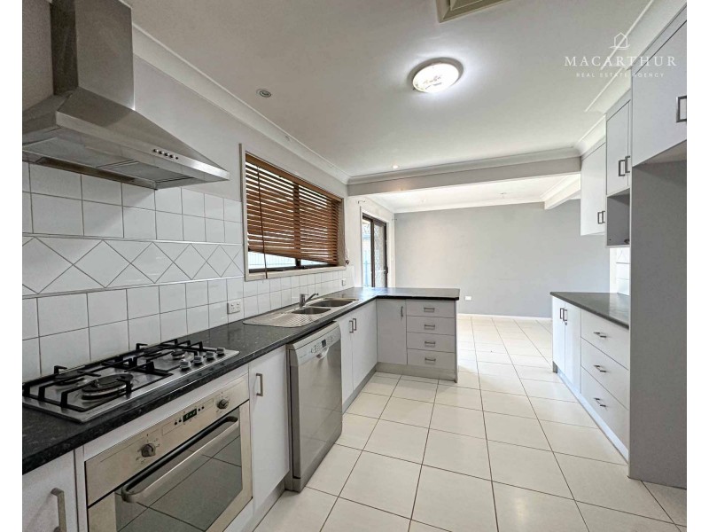 32 Pinaroo Drive, Glenfield Park NSW 2650
