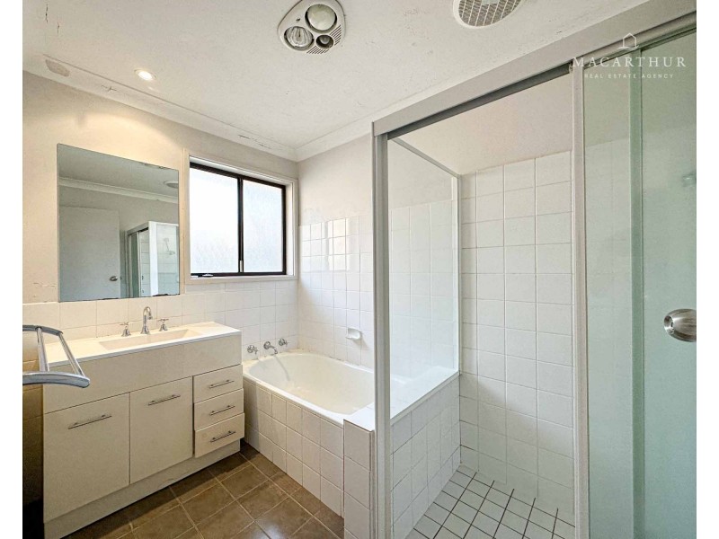32 Pinaroo Drive, Glenfield Park NSW 2650