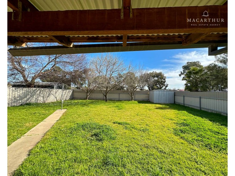 32 Pinaroo Drive, Glenfield Park NSW 2650
