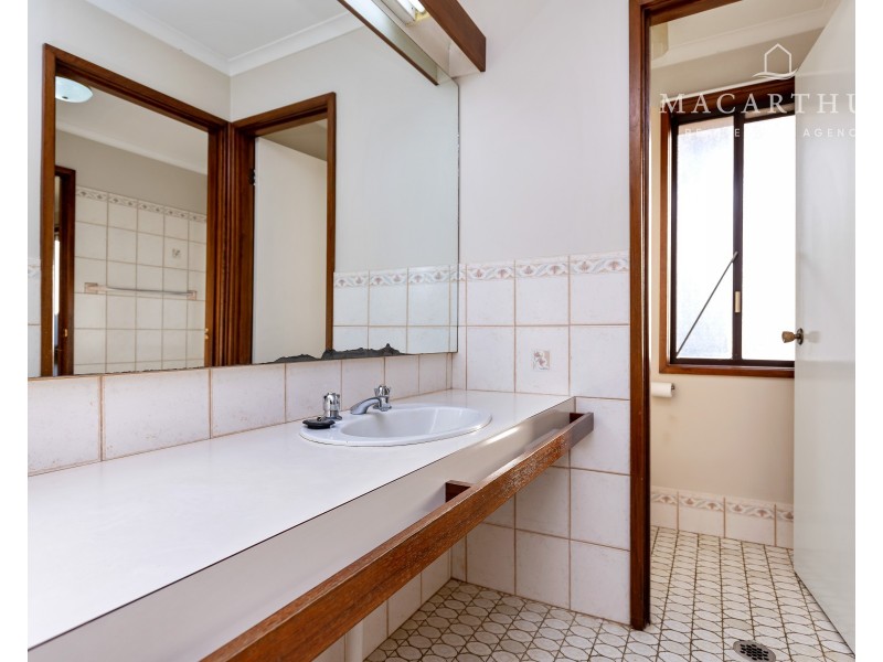 10 Gregory Crescent, Lake Albert NSW 2650