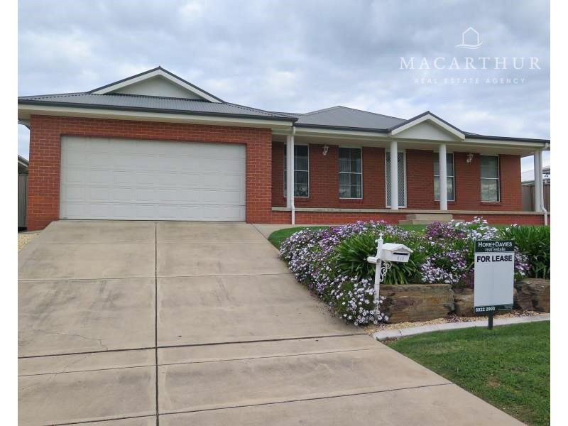 44 Yarrawah Cresent, Bourkelands NSW 2650