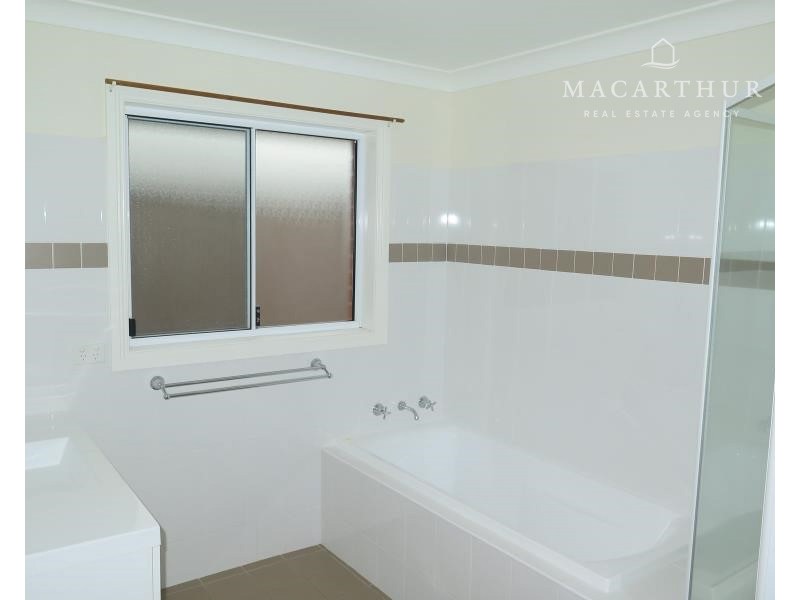 44 Yarrawah Cresent, Bourkelands NSW 2650
