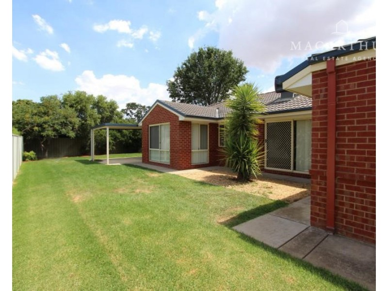 26 Fay Avenue, Kooringal NSW 2650