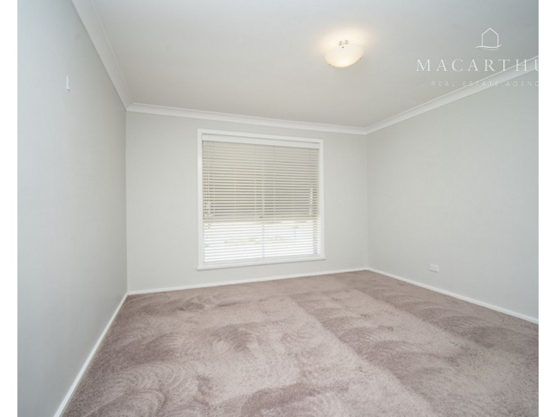 11 Geneva Crescent, Lake Albert NSW 2650