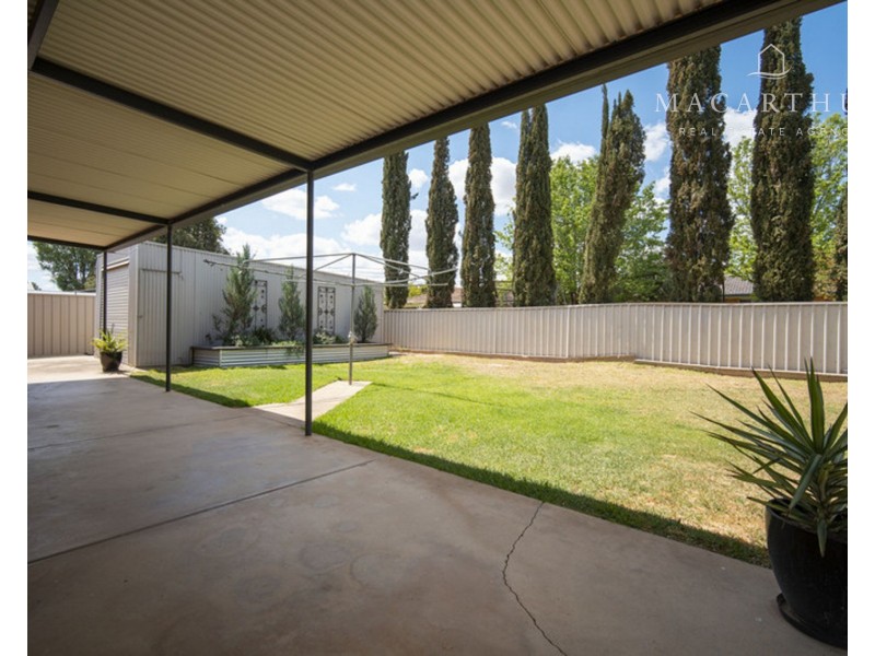 11 Geneva Crescent, Lake Albert NSW 2650