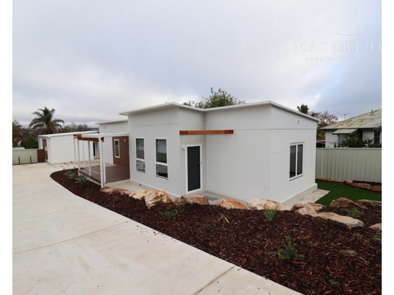1/24 Monash Crescent, Mount Austin NSW 2650