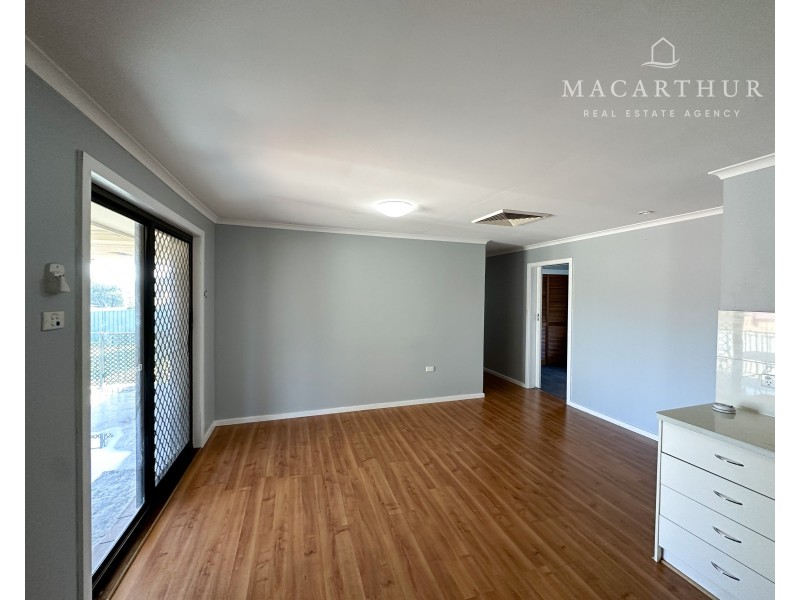 3 Finch Place, Mount Austin NSW 2650