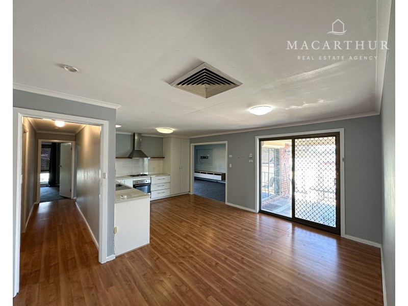 3 Finch Place, Mount Austin NSW 2650