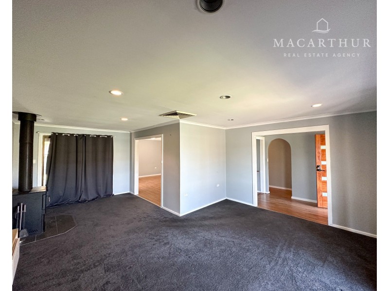 3 Finch Place, Mount Austin NSW 2650