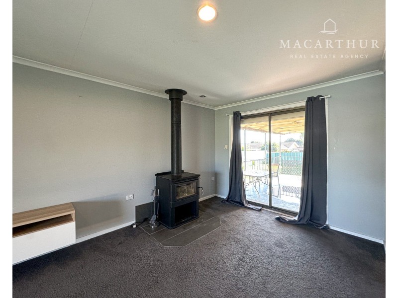 3 Finch Place, Mount Austin NSW 2650