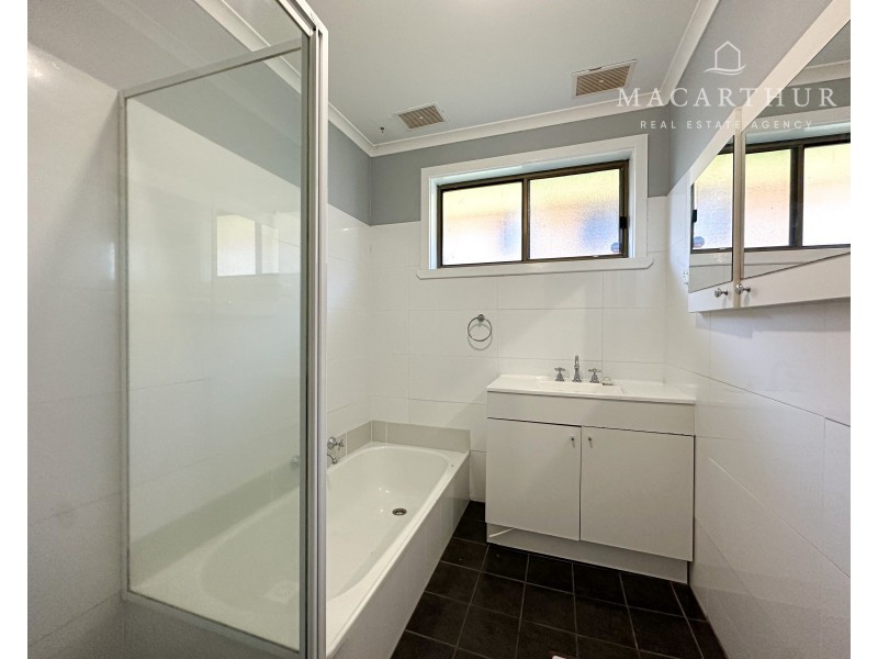 3 Finch Place, Mount Austin NSW 2650