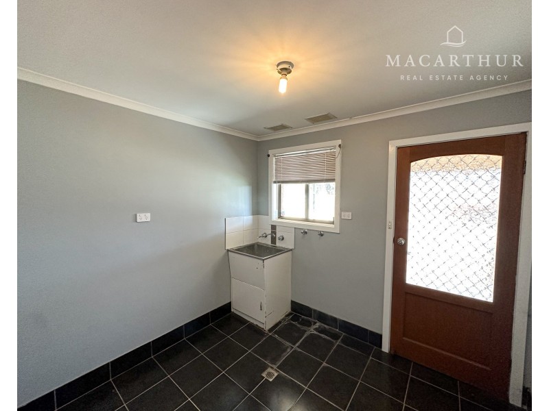 3 Finch Place, Mount Austin NSW 2650