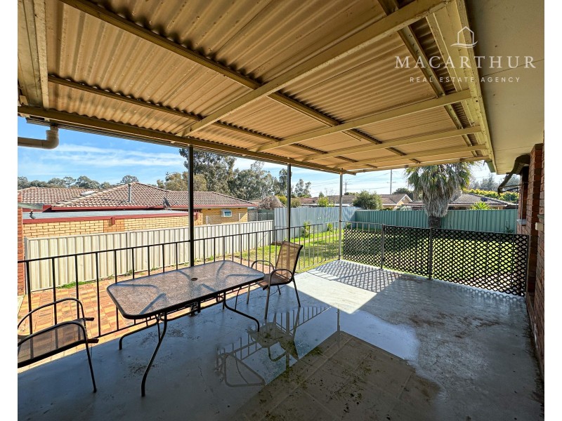 3 Finch Place, Mount Austin NSW 2650