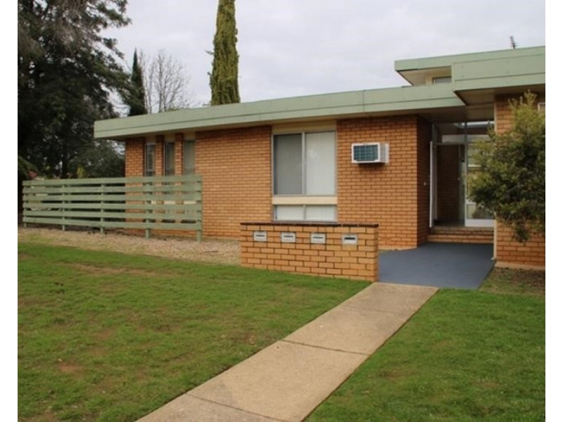 2/278 Bourke Street, Tolland NSW 2650