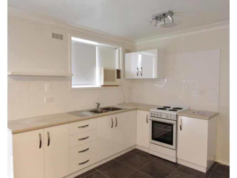 2/278 Bourke Street, Tolland NSW 2650