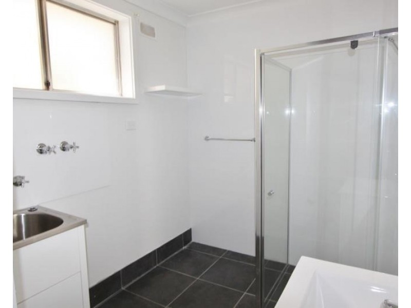 2/278 Bourke Street, Tolland NSW 2650