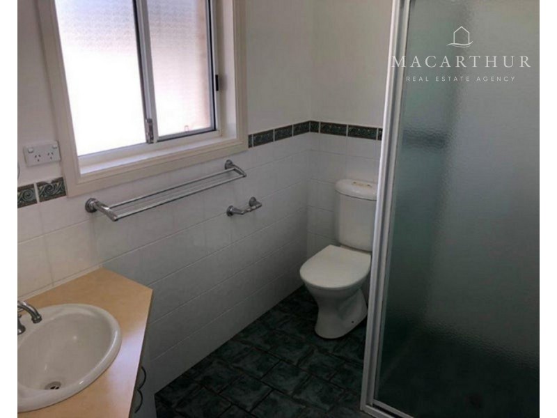5 Giwang Place, Glenfield Park NSW 2650