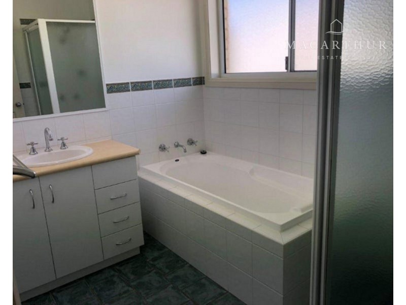 5 Giwang Place, Glenfield Park NSW 2650