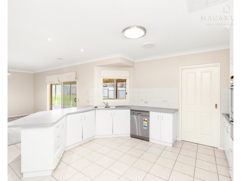 115 Undurra Drive, Glenfield Park NSW 2650