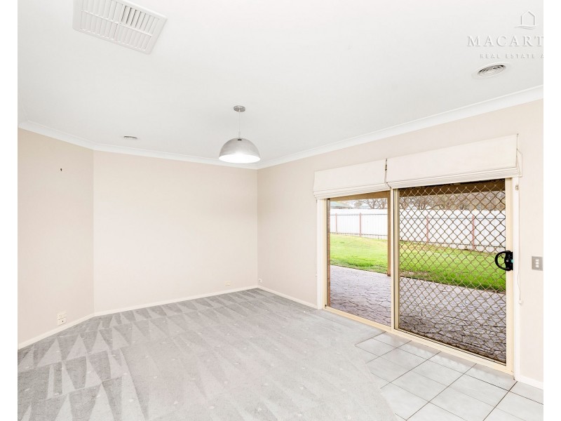 115 Undurra Drive, Glenfield Park NSW 2650