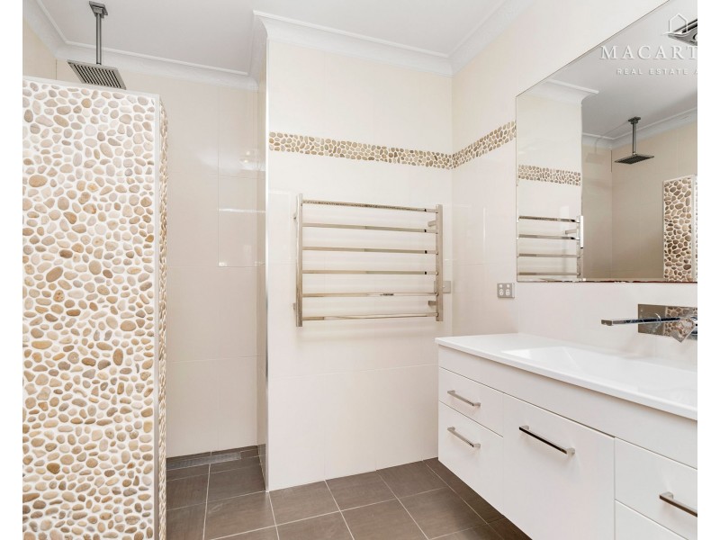 115 Undurra Drive, Glenfield Park NSW 2650