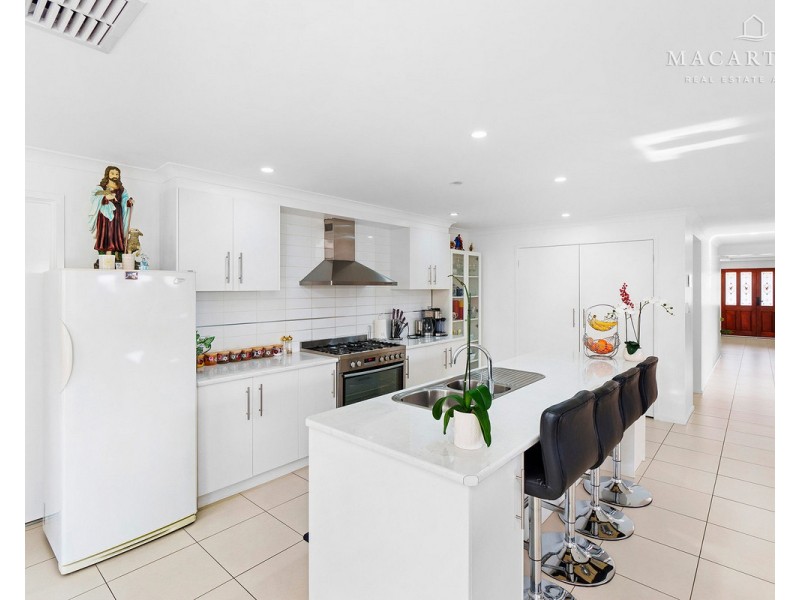 9 Brownlow Drive, Bourkelands NSW 2650