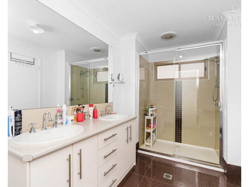 9 Brownlow Drive, Bourkelands NSW 2650