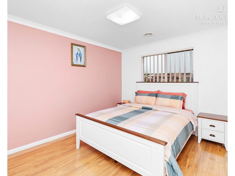 9 Brownlow Drive, Bourkelands NSW 2650