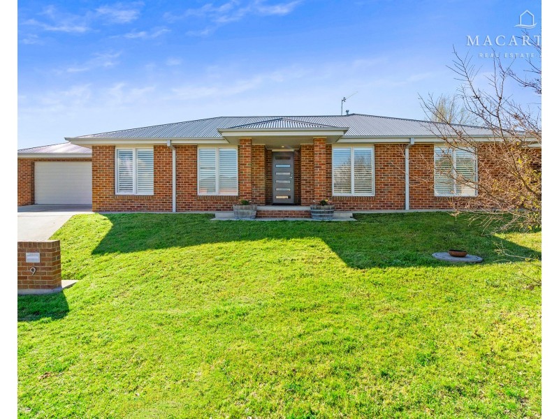 9 Colombo Avenue, Gobbagombalin NSW 2650