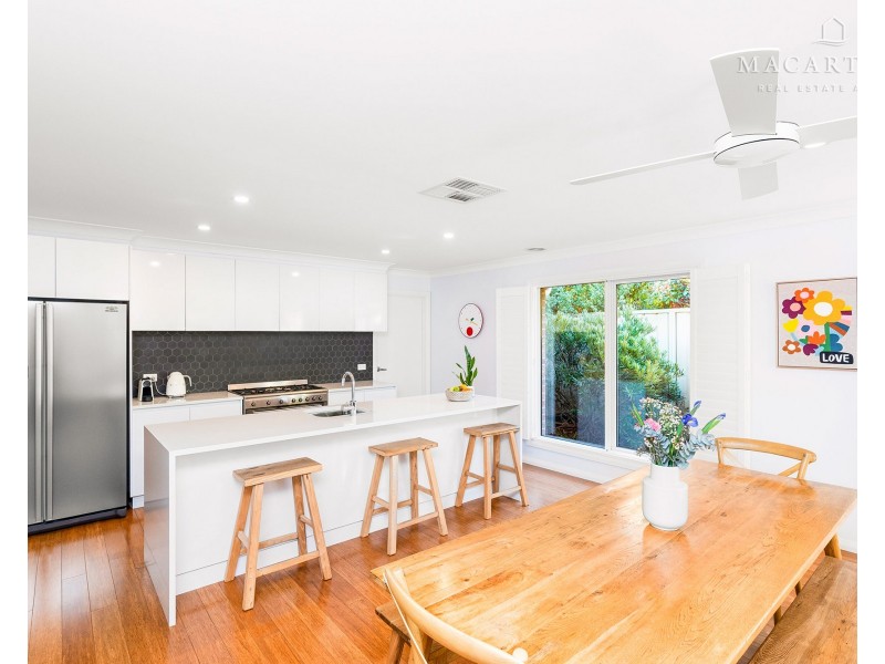 9 Colombo Avenue, Gobbagombalin NSW 2650