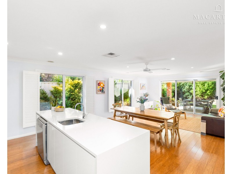 9 Colombo Avenue, Gobbagombalin NSW 2650