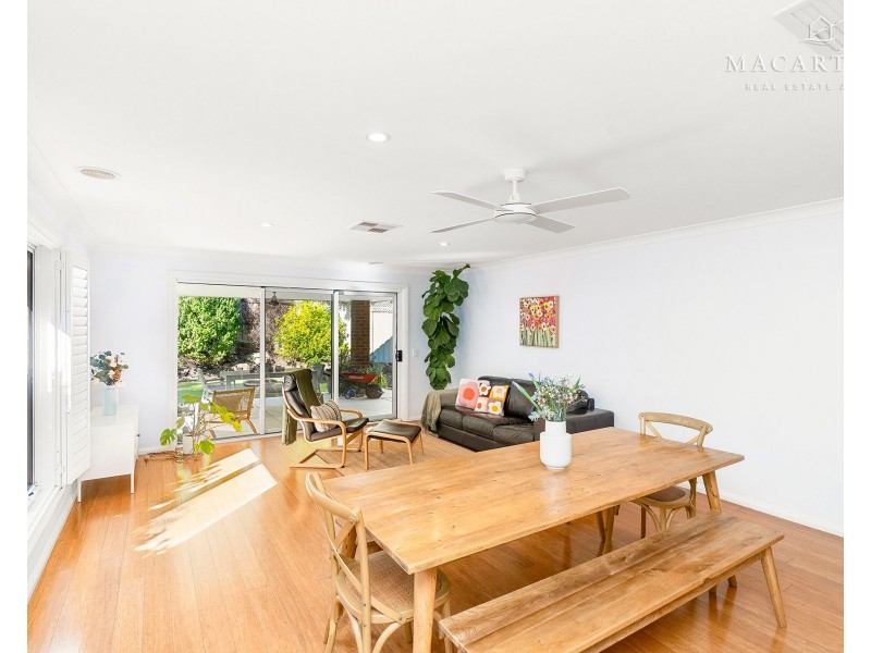 9 Colombo Avenue, Gobbagombalin NSW 2650