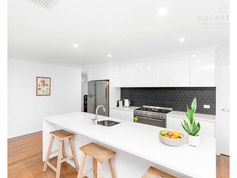 9 Colombo Avenue, Gobbagombalin NSW 2650