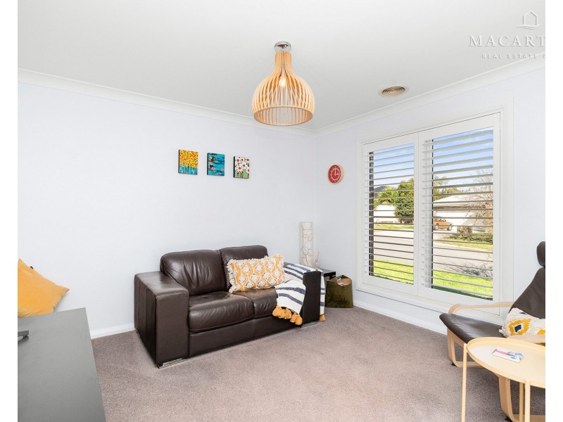 9 Colombo Avenue, Gobbagombalin NSW 2650