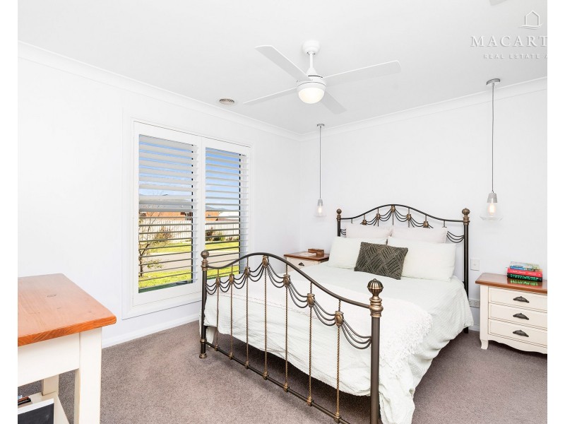 9 Colombo Avenue, Gobbagombalin NSW 2650