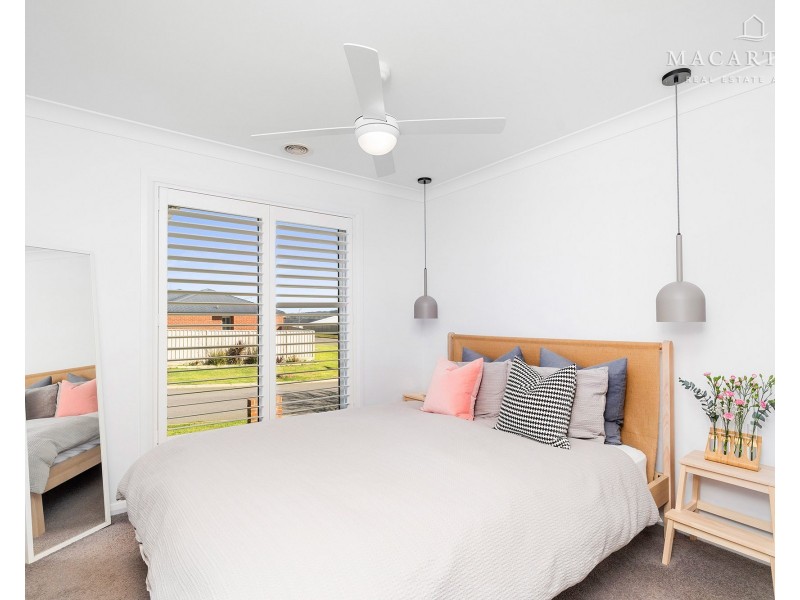 9 Colombo Avenue, Gobbagombalin NSW 2650