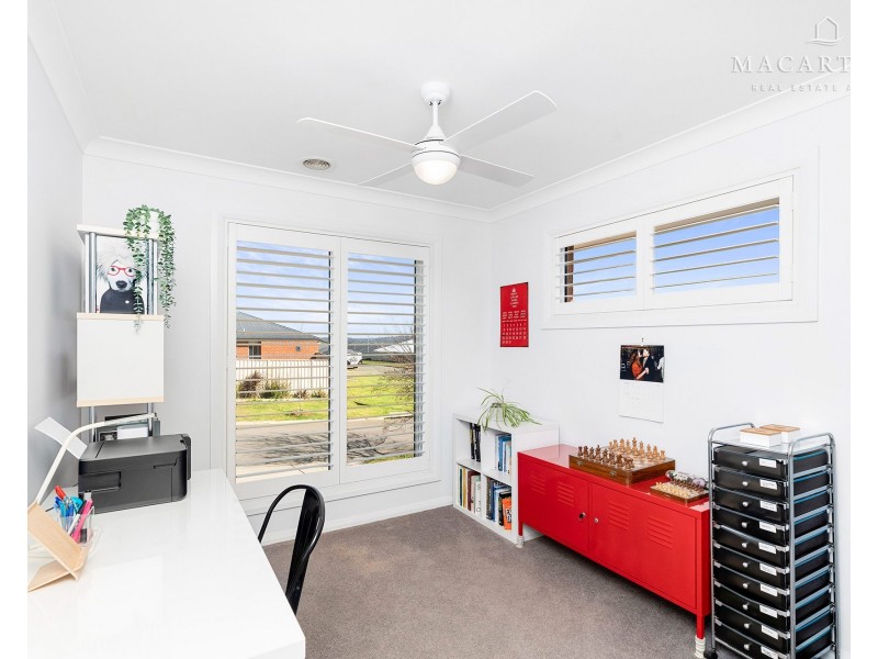 9 Colombo Avenue, Gobbagombalin NSW 2650