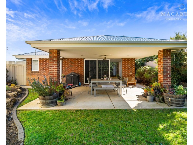 9 Colombo Avenue, Gobbagombalin NSW 2650