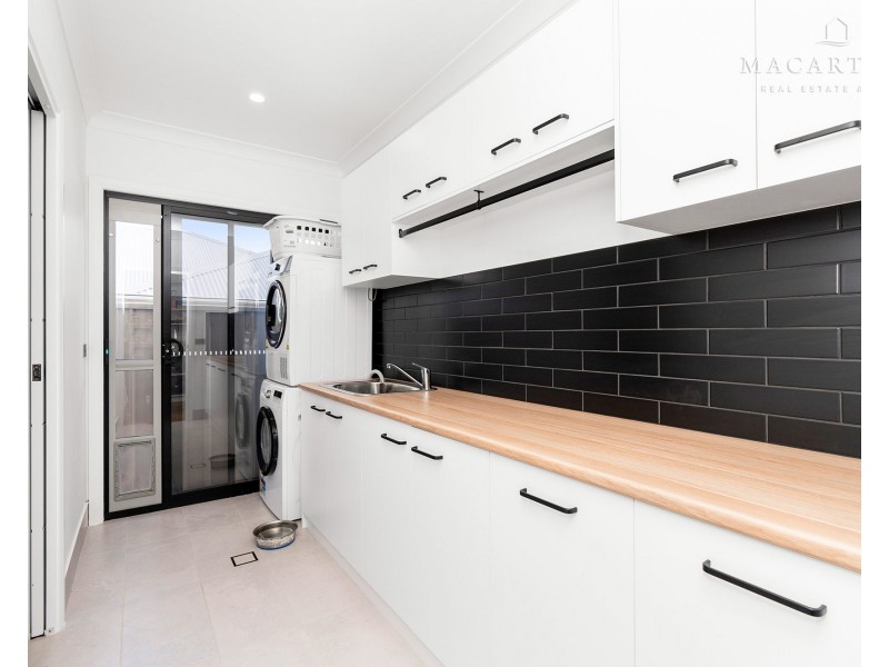 37 Gasnier Loop, Boorooma NSW 2650