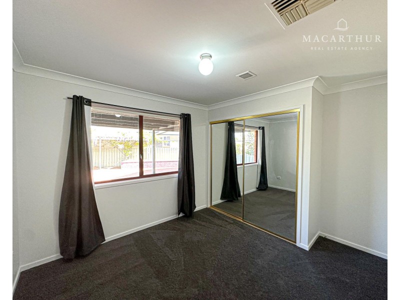 33 Girraween Mews, Glenfield Park NSW 2650