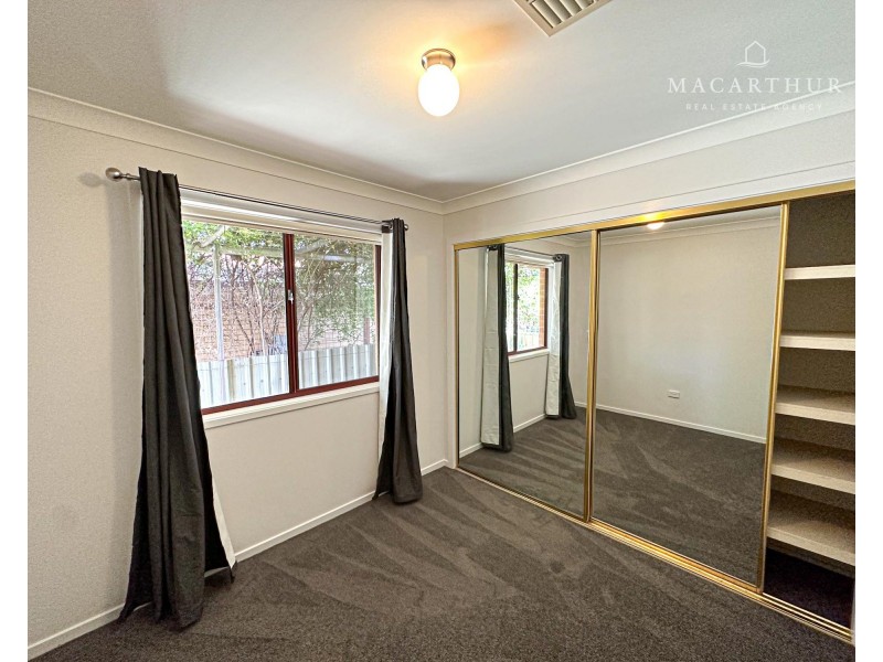 33 Girraween Mews, Glenfield Park NSW 2650