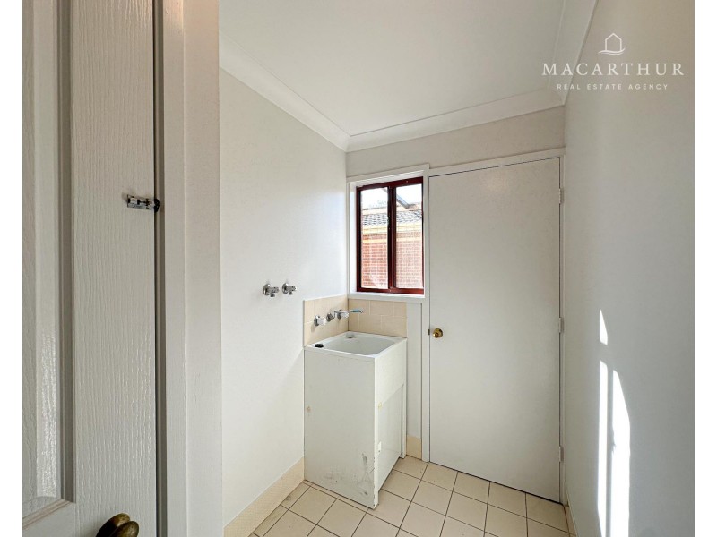 33 Girraween Mews, Glenfield Park NSW 2650