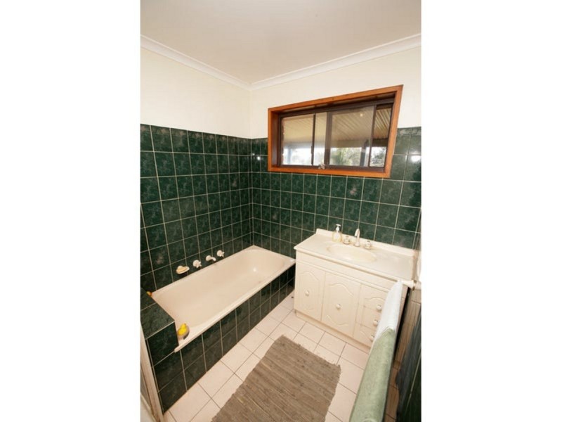 24 Mallory Street, Ashmont NSW 2650