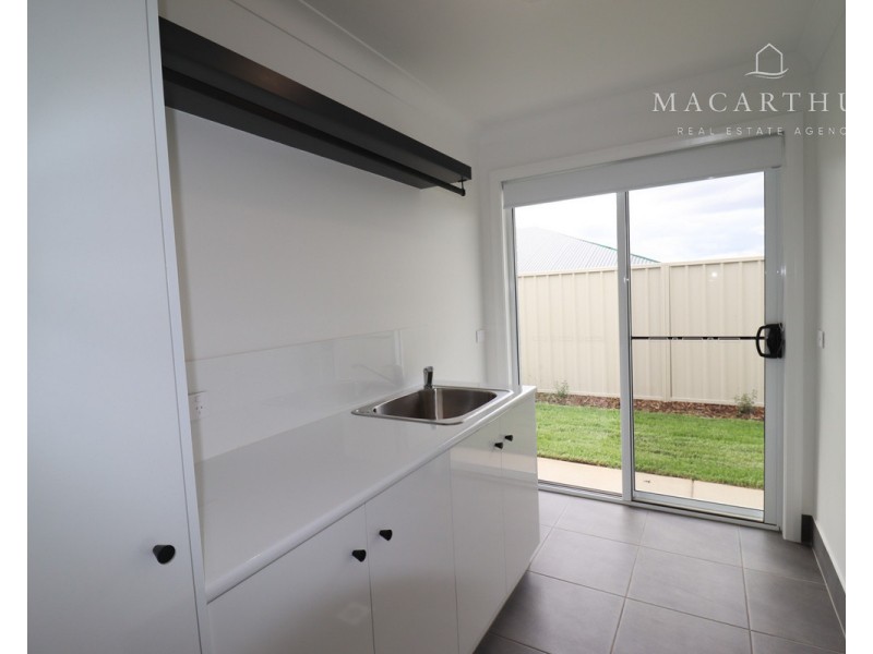 24 Wake Drive, Lloyd NSW 2650