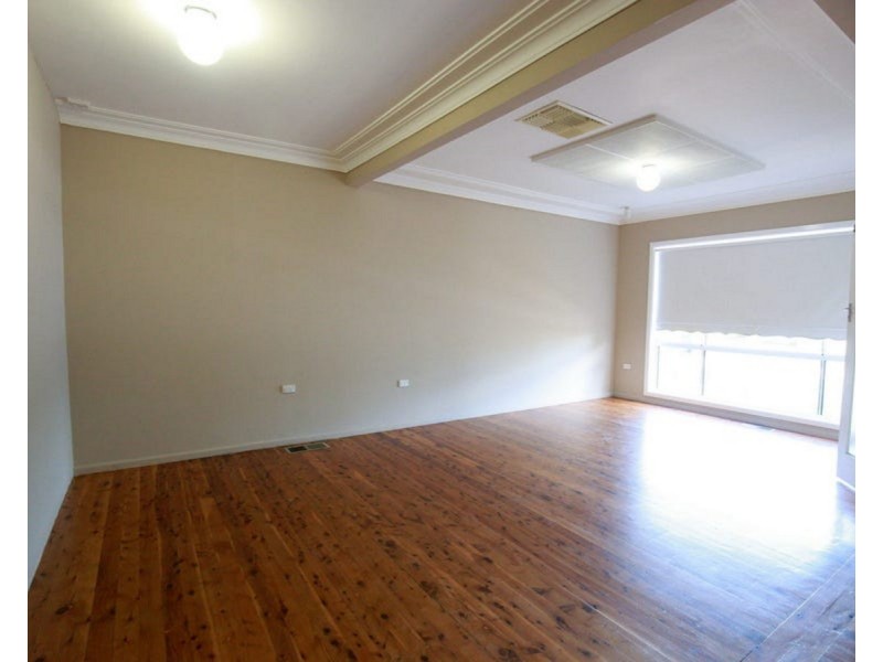 212 Lake Albert Road, Kooringal NSW 2650